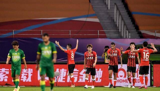 意甲国米补时争议头球绝杀尤文终结五连胜登顶引热议